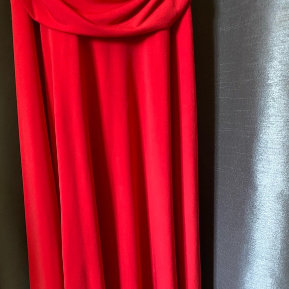 Stunning Red Dress - Picture 4 of 13